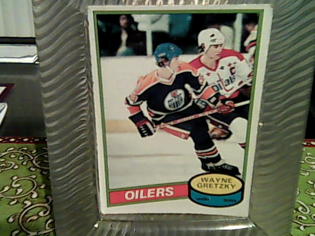 Wayne Gretzky Rookie Hockey Card & (800+) cards & other items in Arts & Collectibles in Burnaby/New Westminster - Image 4