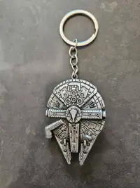 Star Wars millennium Falcon Keychain.
