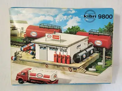 Kibri 9800 HO ESSO Fuel Maintenance Shed Model Kit West Germany Original stickers are there just loo...