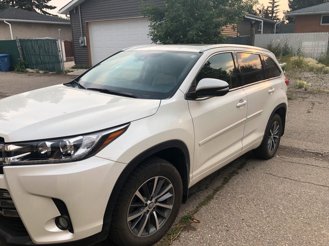 2018 Highlander XLE - Low Mileage  in Cars & Trucks in Calgary - Image 2