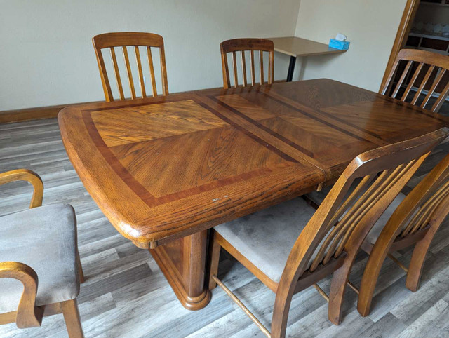 Table en bois a vendre avec 6 chaises  dans Mobilier de salle à manger et cuisine  à Sherbrooke - Image 2