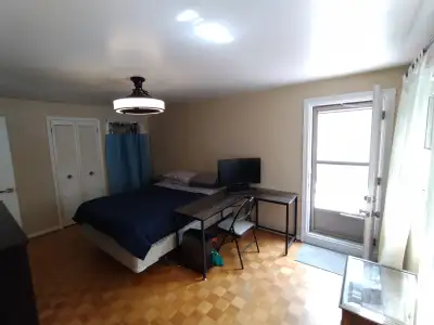 Lawrence Park Master bedroom+Ensuite bath+balcony+WiFi&Laundry
