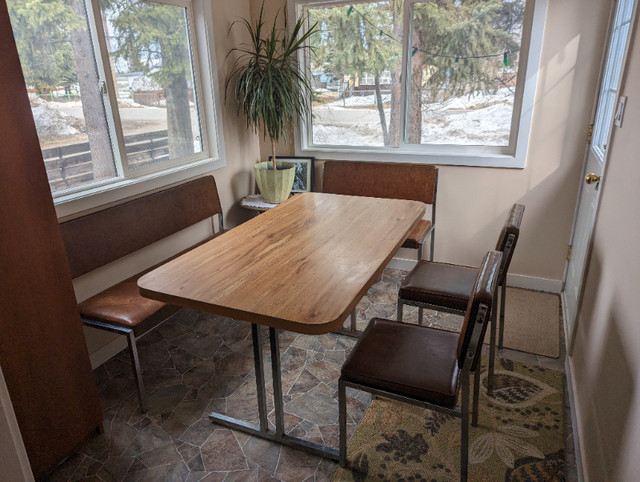 5 piece Retro Table and Chair set in Dining Tables & Sets in Prince George