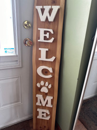 Live Wood Edge Welcome Sign