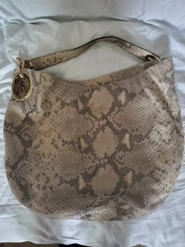 Womens Michael Kors Purse in Women's - Bags & Wallets in London - Image 2