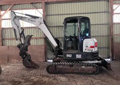 Very good condition Comes with digging and grafting bucket with tilt 2800 hours