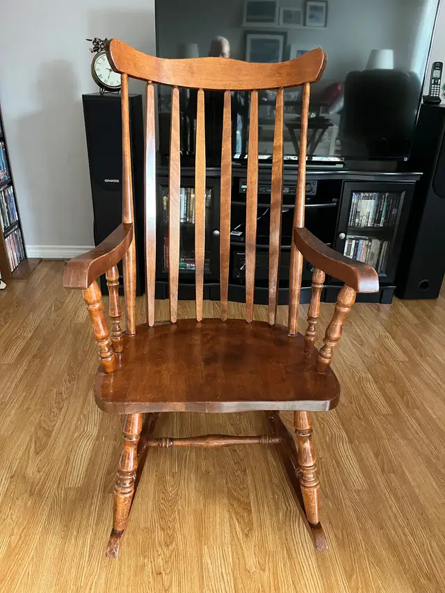 Solid Maple Rocking Chair in Chairs & Recliners in Thunder Bay - Image 3
