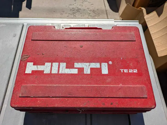Hilti TE22 SDS+ drill in Power Tools in Calgary - Image 3