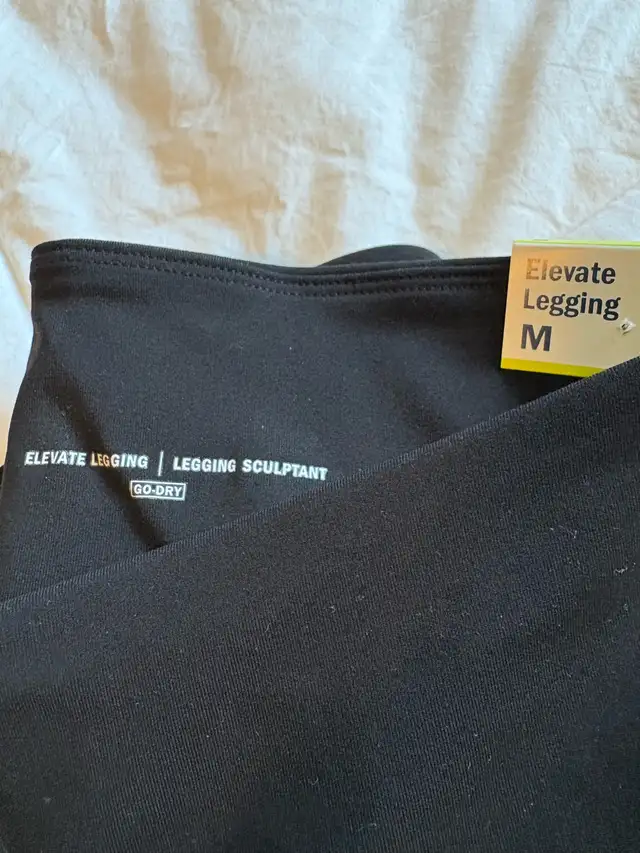 old navy elevate leggings M black in Women's - Bottoms in Oshawa / Durham Region - Image 6