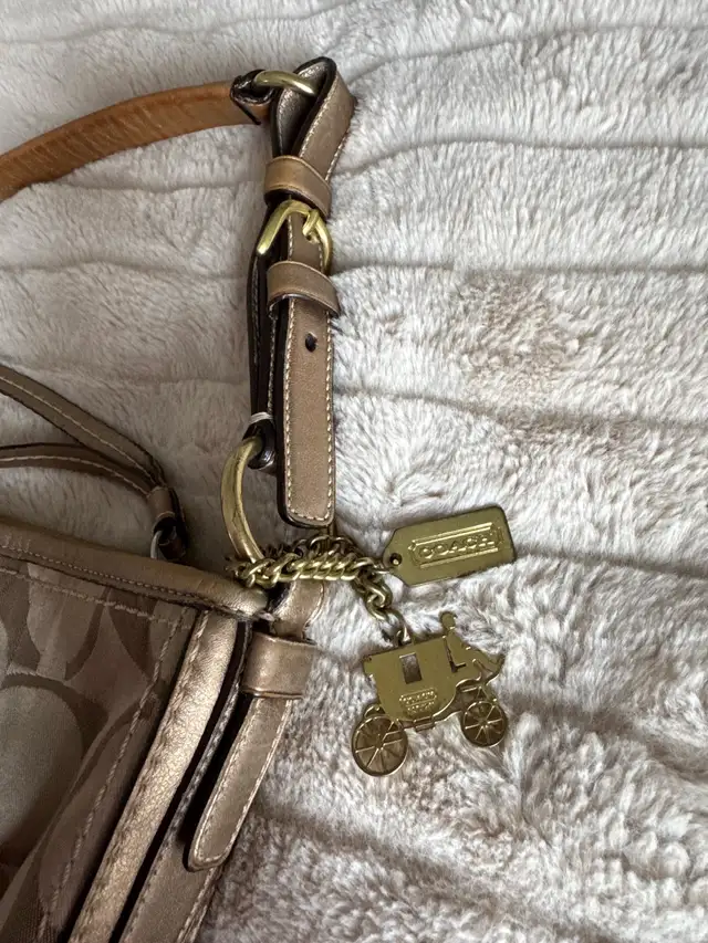 COACH vintage signature hobo shoulder bag in Women's - Bags & Wallets in Barrie - Image 4