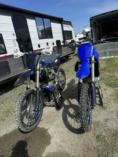 Pair of 450s for sale. Monster edition is blown up. Tons of good parts tho as it only has around 20-...