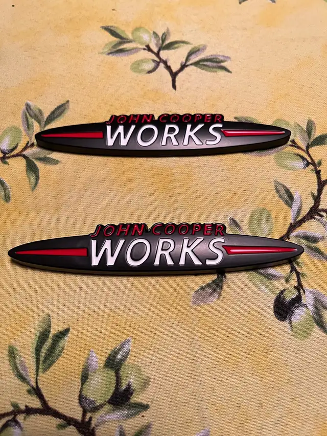 Logo, emblème Mini John Cooper Works in Auto Body Parts in Longueuil / South Shore - Image 2