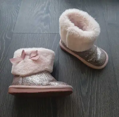Toddler girls' glitter boots (size 9), View more