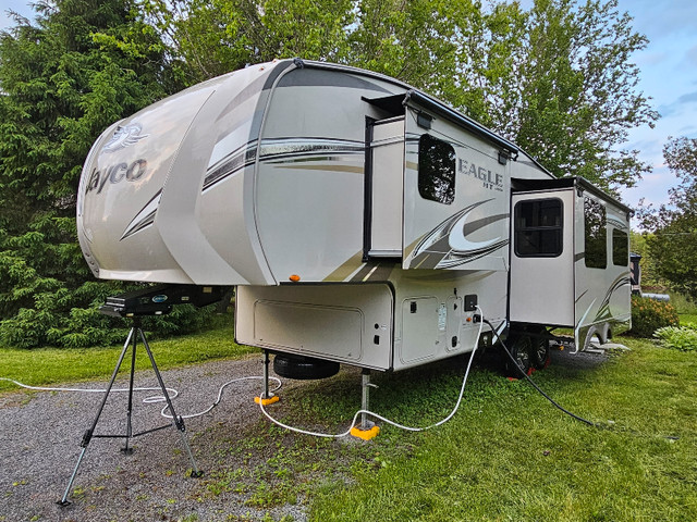 Fifth wheel Jayco Eagle HT 2018 dans Caravanes classiques  à Sherbrooke