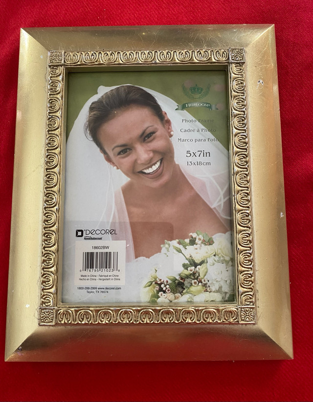 Three Picture Frames: 5 x 7 in Home Décor & Accents in Bridgewater - Image 3