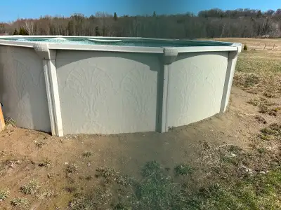 well used 18 foot round pool could use a new liner but is currently full and holding water just worn...