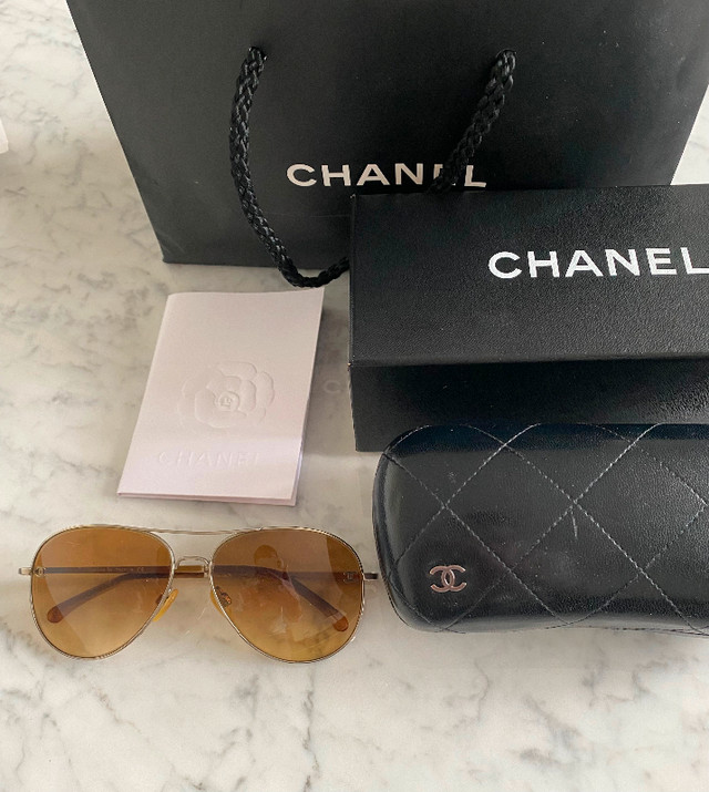Lunettes de soleil Chanel dans Bijoux et montres  à Ville de Montréal