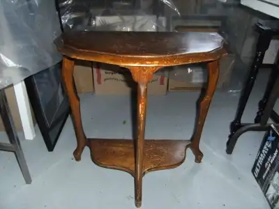 Deux petites tables demi-lunes antiques, View more