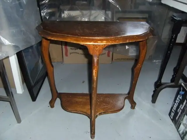 Deux petites tables demi-lunes antiques in Arts & Collectibles in Edmundston - Image 2