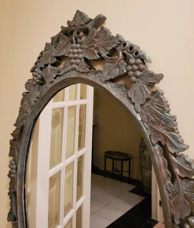 VINTAGE LARGE WOODEN MIRROR in Home Décor & Accents in City of Toronto - Image 4