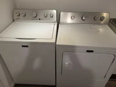 Je vends un ensemble laveuse et sécheuse Maytag de qualité, parfait pour équiper votre buanderie. Ce...