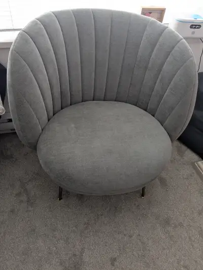 Never got used, just gets moved around my place, bought from Moe's.