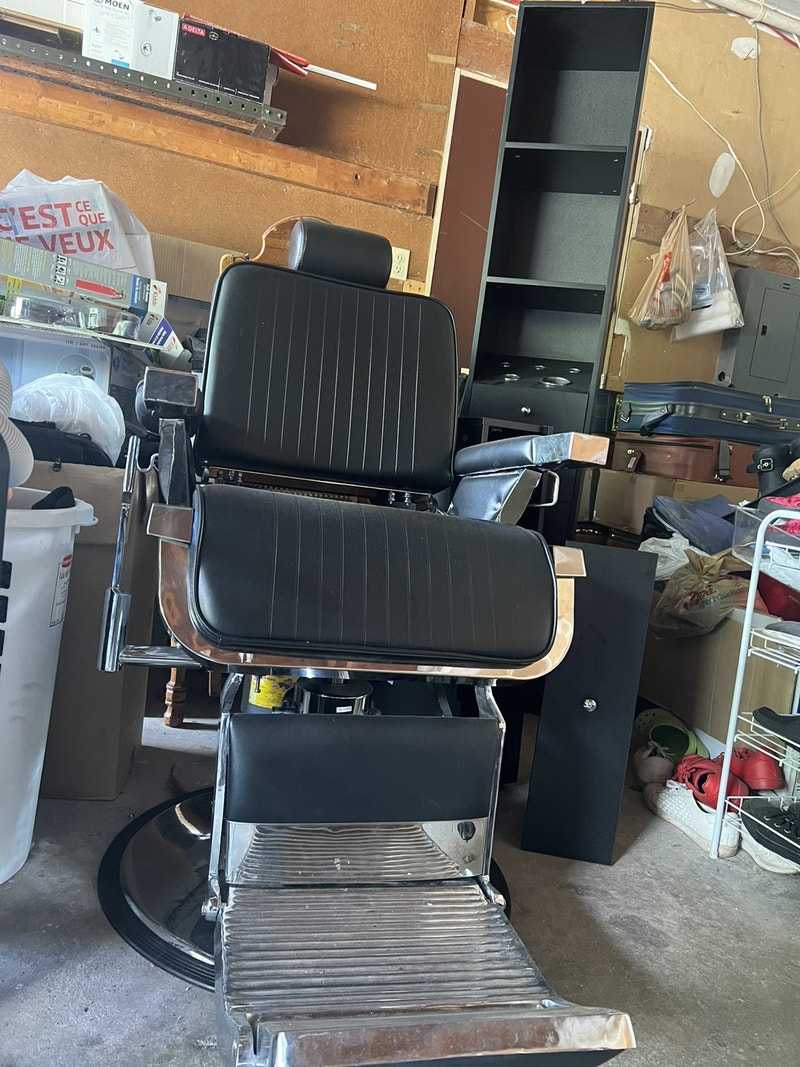 Barber chair, station, mirror, hot towel machine Chairs & Recliners
