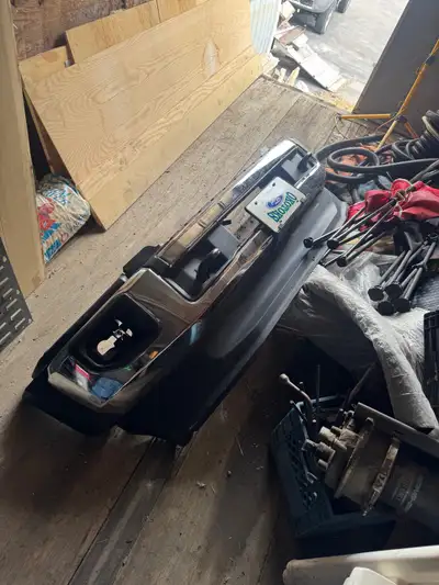 2021 ford F450 bumper. Will fit F250-F550. Like new take off. $600. Phone or text only. Kris @ 403-6...