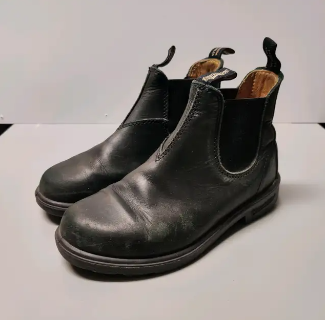 Blundstone 500 Boot Black  ⎮ Womens 6 US in Women's - Shoes in City of Toronto - Image 2