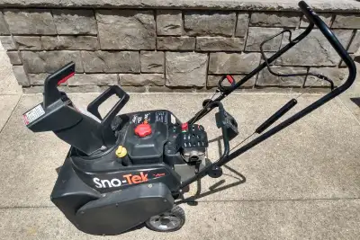 Ariens Sno-Tek 22inch snowthrower, View more