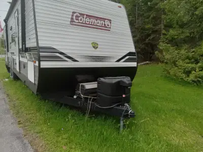 2023 Keystone Dutchman 35 ft Toy Hauler, Model CM300 TQ, Like New Condition, All Systems Are Functio...