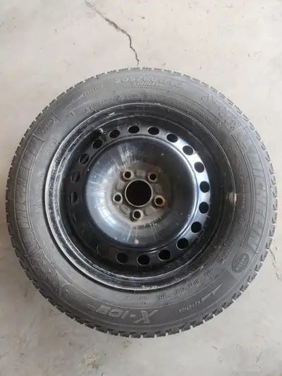 I have 4 winter tires on rims for sale. The lug pattern fits a Ford automobile. 205/60R16. These tir...
