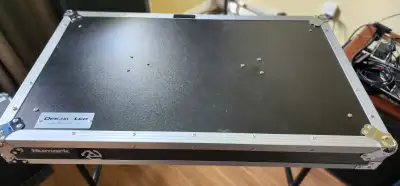 TABLE POUR DJ PLIANTE TRES LEGERTE 36''X30''X20'', View more