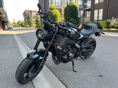 Selling my 2024 Yamaha XSR 900 super cool retro and light weight standard motorcycle without comprom...