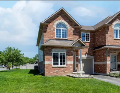 Looking for a professional male to rent a room in Kanata starting April 1st.Close to Kanata Tech Cen...