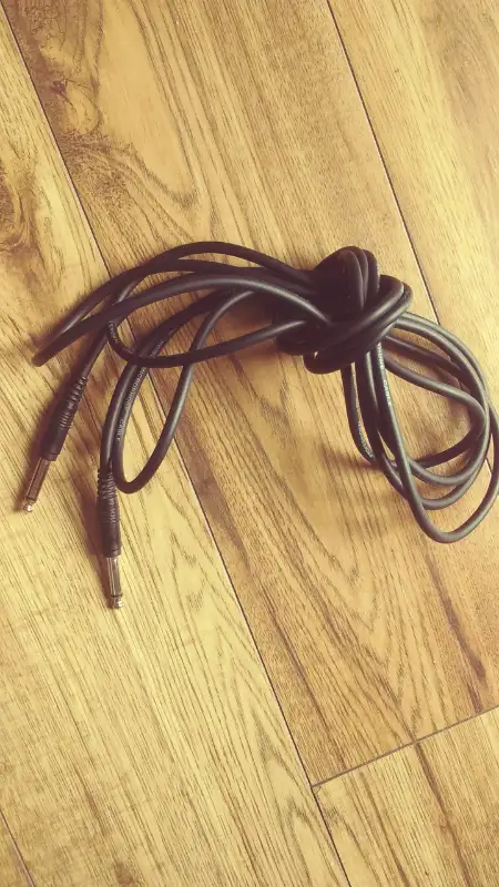 Electric guitar cable in Guitars in Markham / York Region - Image 4