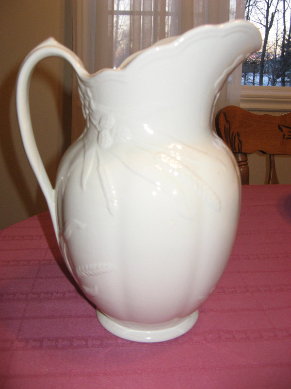 J&G Meakin Ironstone Pitcher and Bowl in Home Décor & Accents in City of Halifax - Image 4
