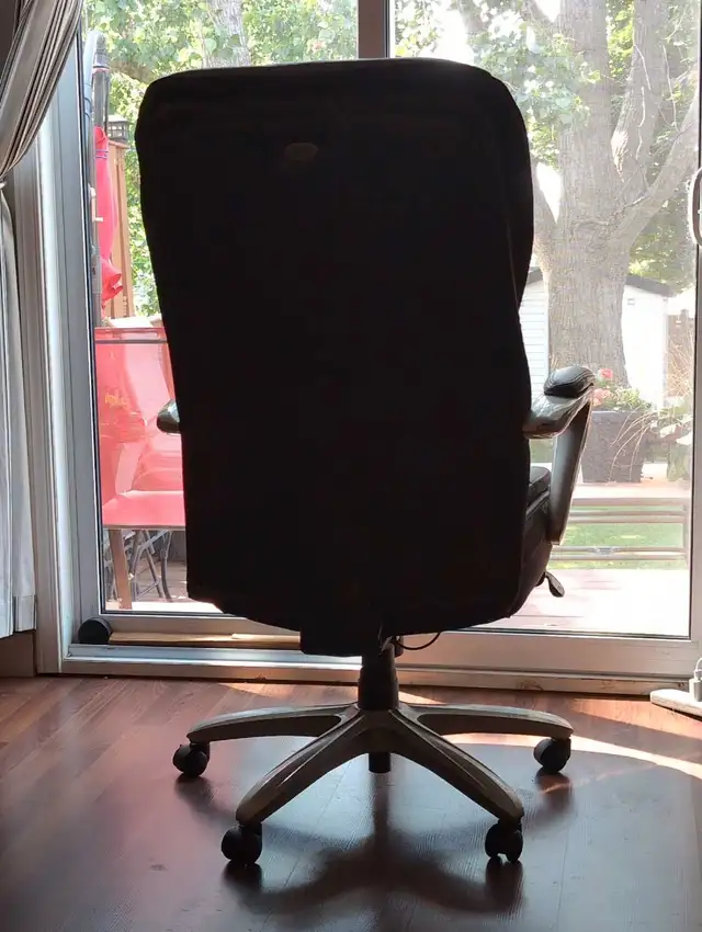 office chair in Chairs & Recliners in Kingston - Image 7