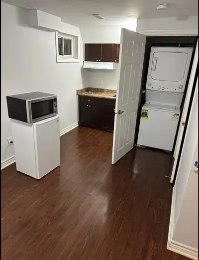 Studio basement available for rent (suitable for 1 person)!