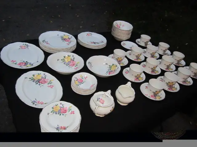 Vintage China Set - 84 pieces63735878405505121