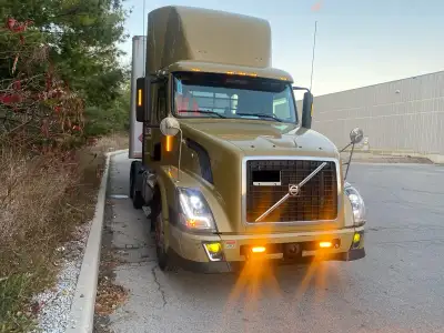 2012 VOLVO-D13-13 SPD DAYCAB FOR SALE WITH LOCAL CITY WORK OR WITHOUT D13 425 HP 13 SPD MAINTAINED O...