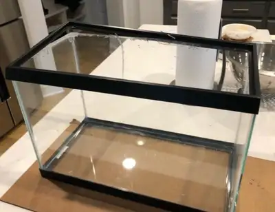 Have a used 5 gallon fish tank Holds water and great for beginners or bettas etc . Pick up only.