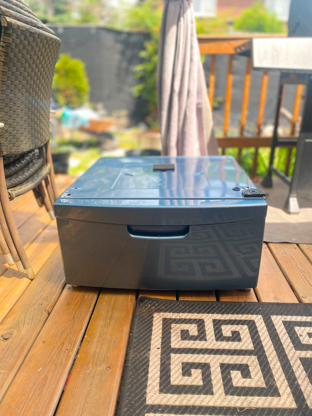 Blue washer/dryer pedestal in Washers & Dryers in Oakville / Halton Region