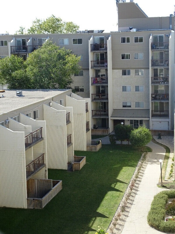 2 bedroom available 1st August (Maples) Long Term Rentals Winnipeg