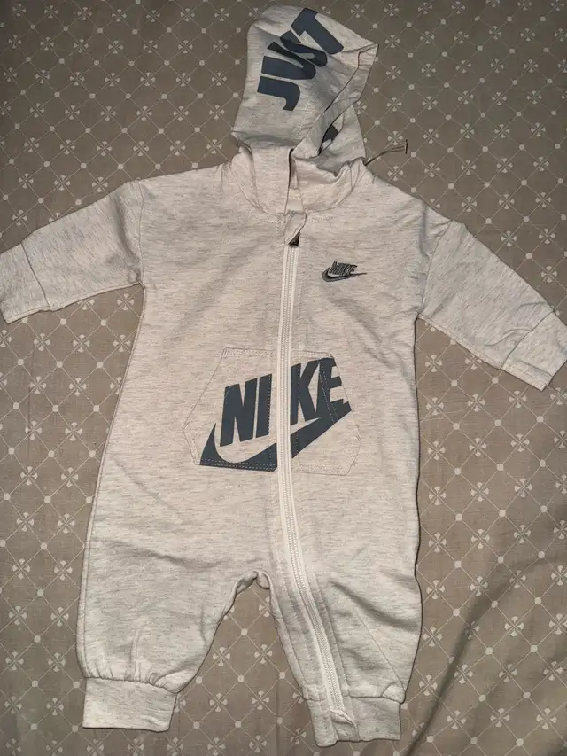 Brand New Infant Onesies in Clothing - 3-6 Months in City of Toronto - Image 3