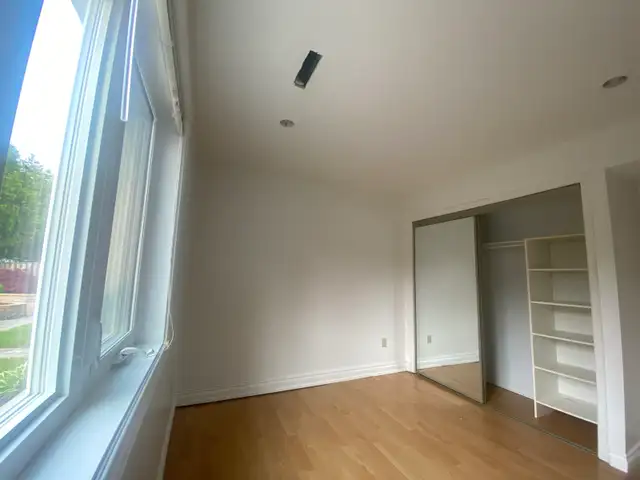 2 Bed 1 Bath Walkout for Rent in Richmond Hill in Long Term Rentals in Markham / York Region - Image 6