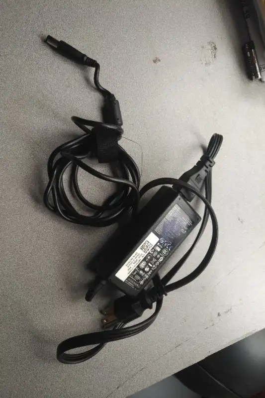 Dell Laptop Chargers and Battery in Laptop Accessories in Markham / York Region - Image 5