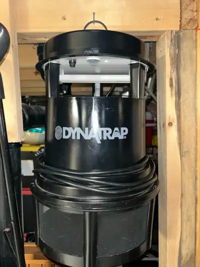 DYNATRAP INSECT TRAP 1 ACRE MOSQUITO TRAP MODEL# DT2000XLP-2BC Attract, Trap and Kill Mosquitoes! Us...