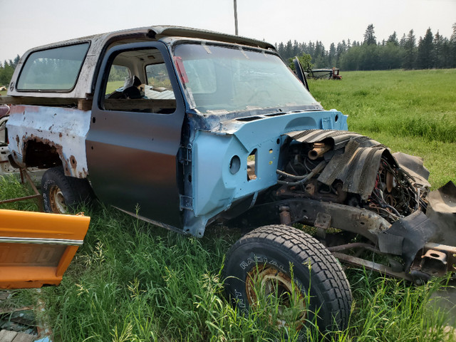 1973 K5 Blazer Project Lots Parts Work Done. Drive Train Intact in Classic Cars in Strathcona County - Image 3