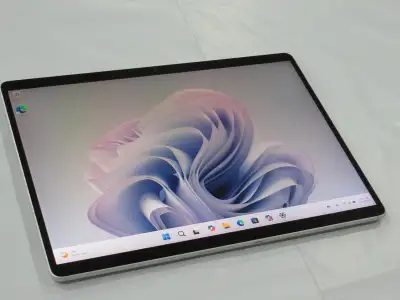 Microsoft Surface Pro 9 with 5G: 13" Touchscreen Tablet Qualcomm SQ3/8GB RAM/256 ***Surface is fully...